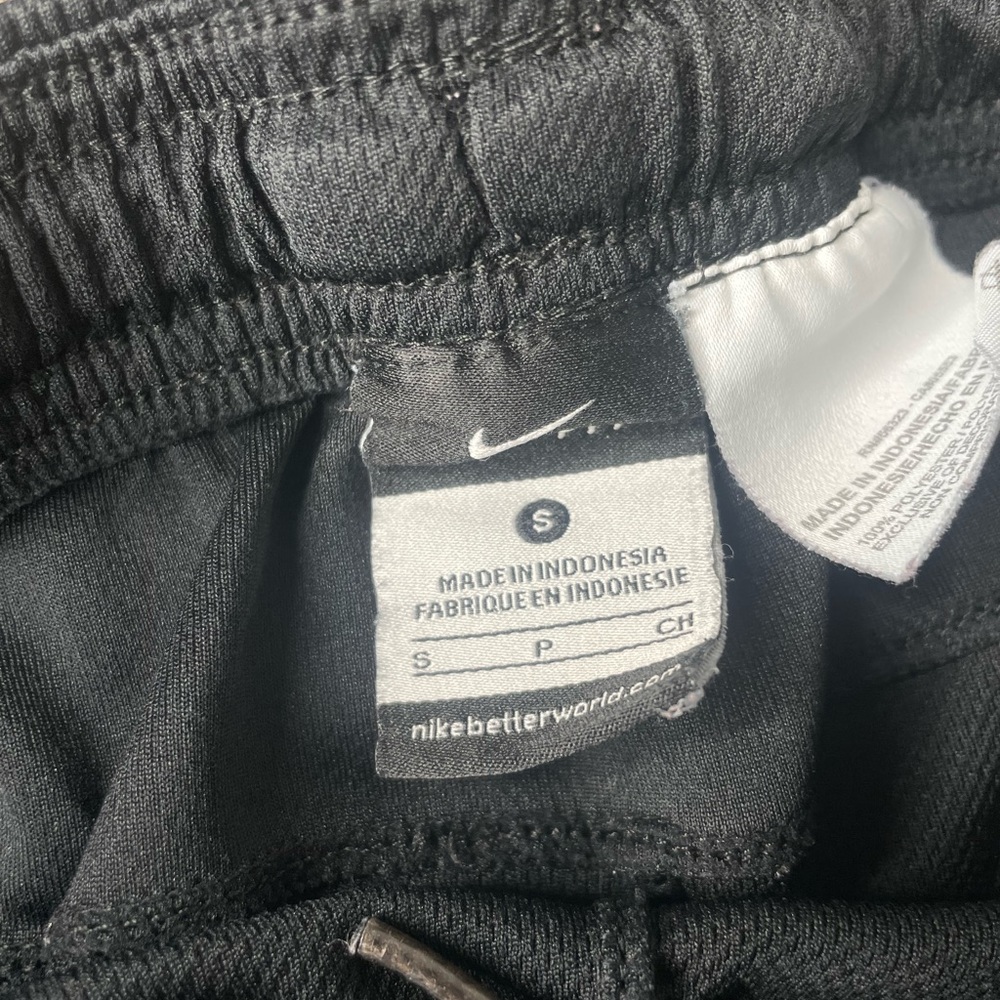 NIKE SHORTS